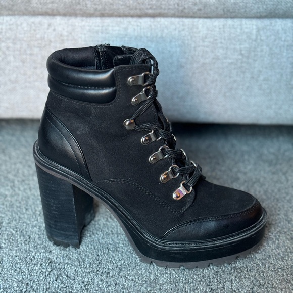 Almost new size 7. Fit like 7.5. Gorgeous shoes. - Picture 1 of 3